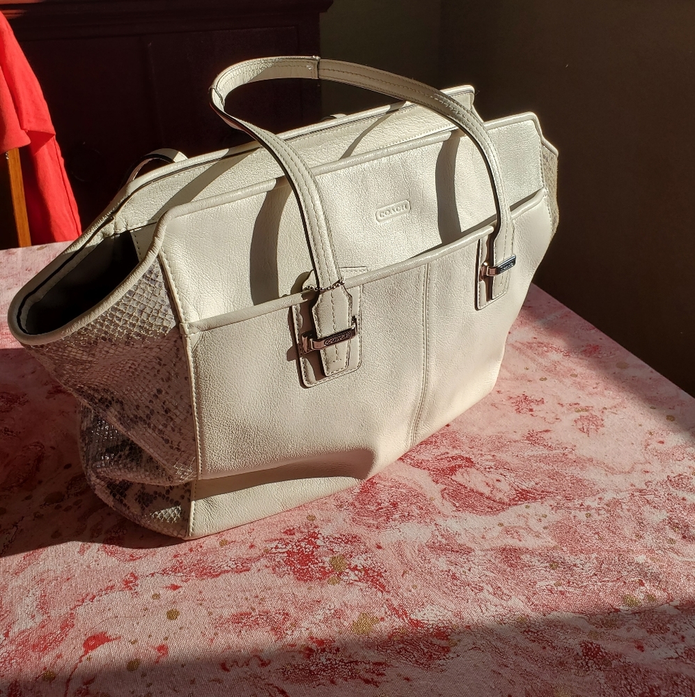 Coach sholder bag in creamy white leather with python ends - Good condition